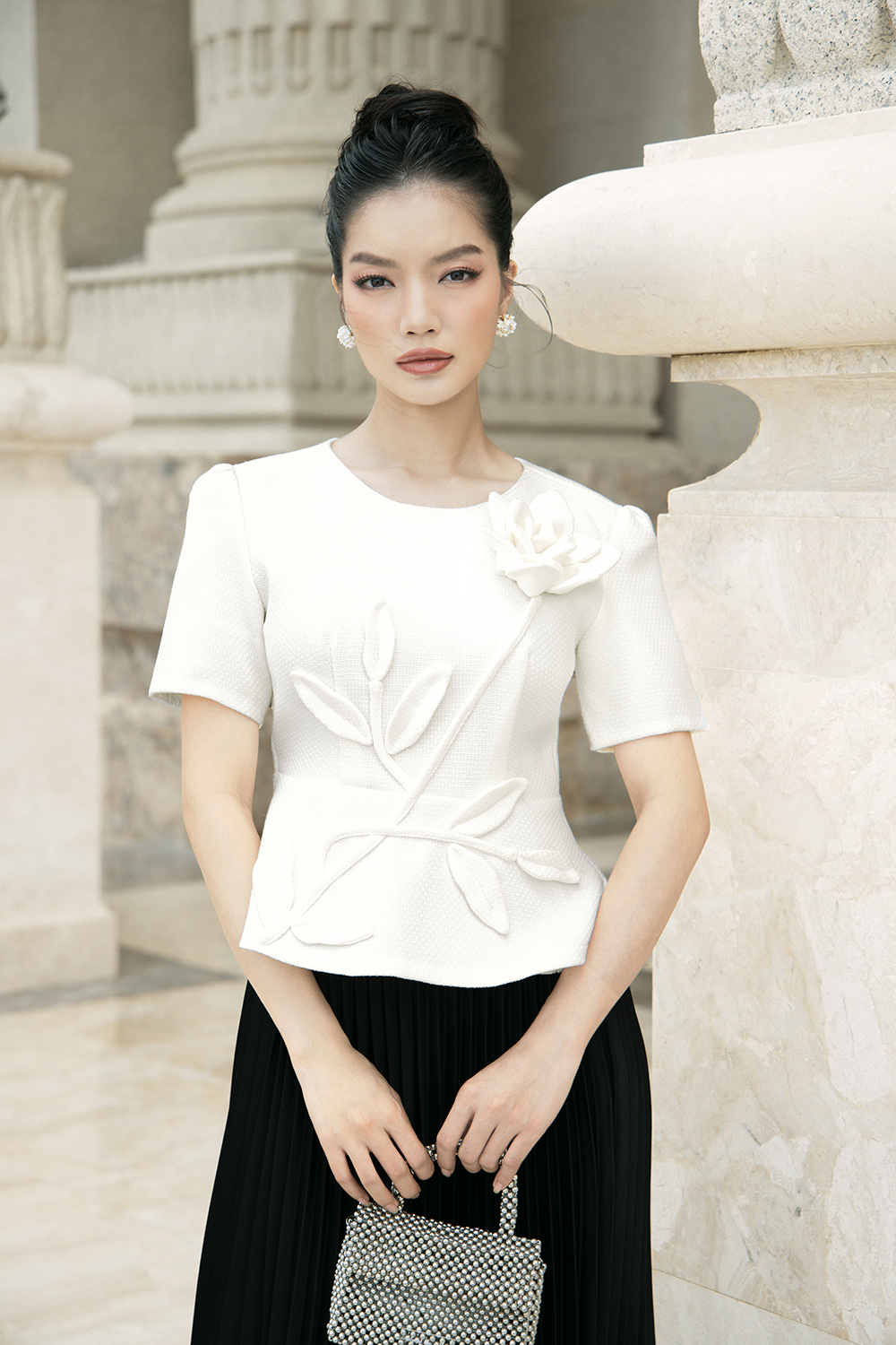 Áo peplum màu trắng phối hoa