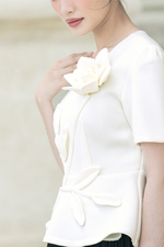 Áo peplum màu trắng phối hoa