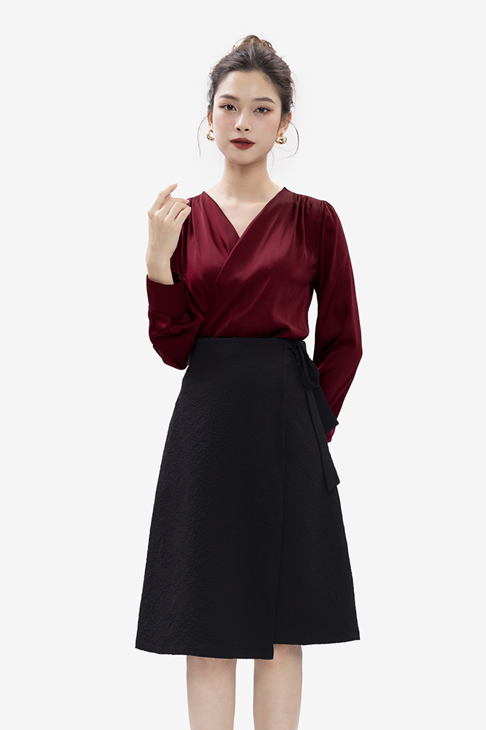 Chân váy midi đen tùng chữ A đắp chéo phối nơ CV06-25 | Thời trang công sở  K&K Fashion