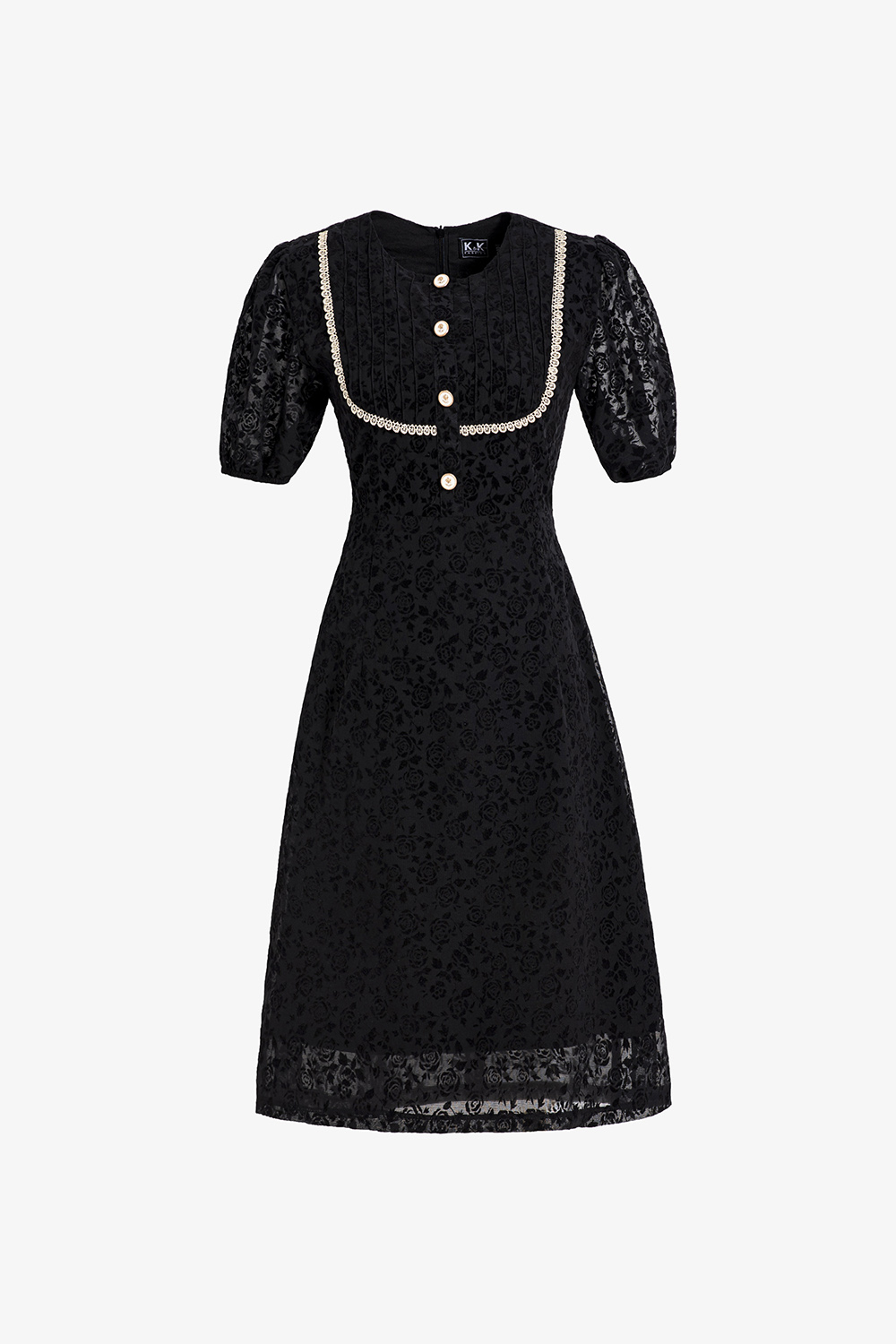 Đầm đen dáng chữ A phối đăng ten