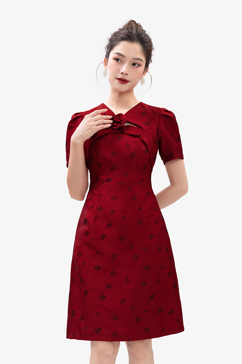 Đầm tafta đỏ hoa dự tiệc cổ cut-out đính hoa