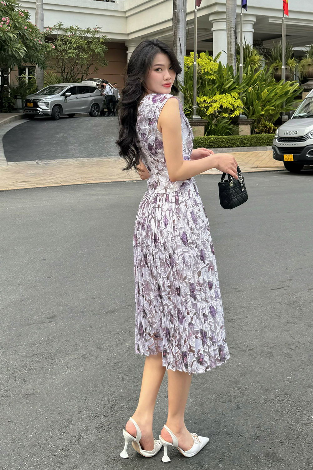 Đầm xòe hoa dự tiệc dáng dài xếp ly đính hoa hồng