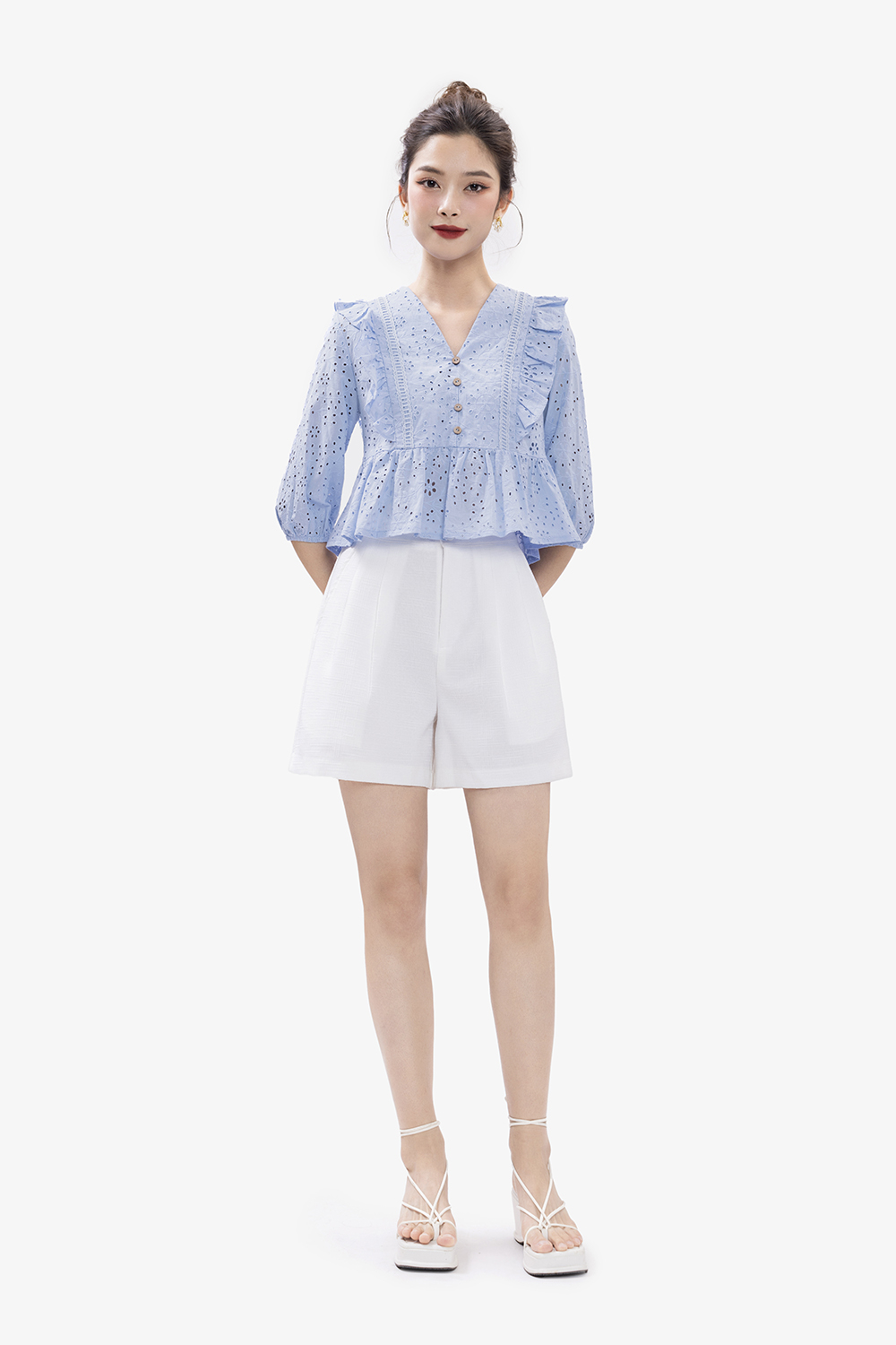 Quần short nữ màu trắng hai túi xéo