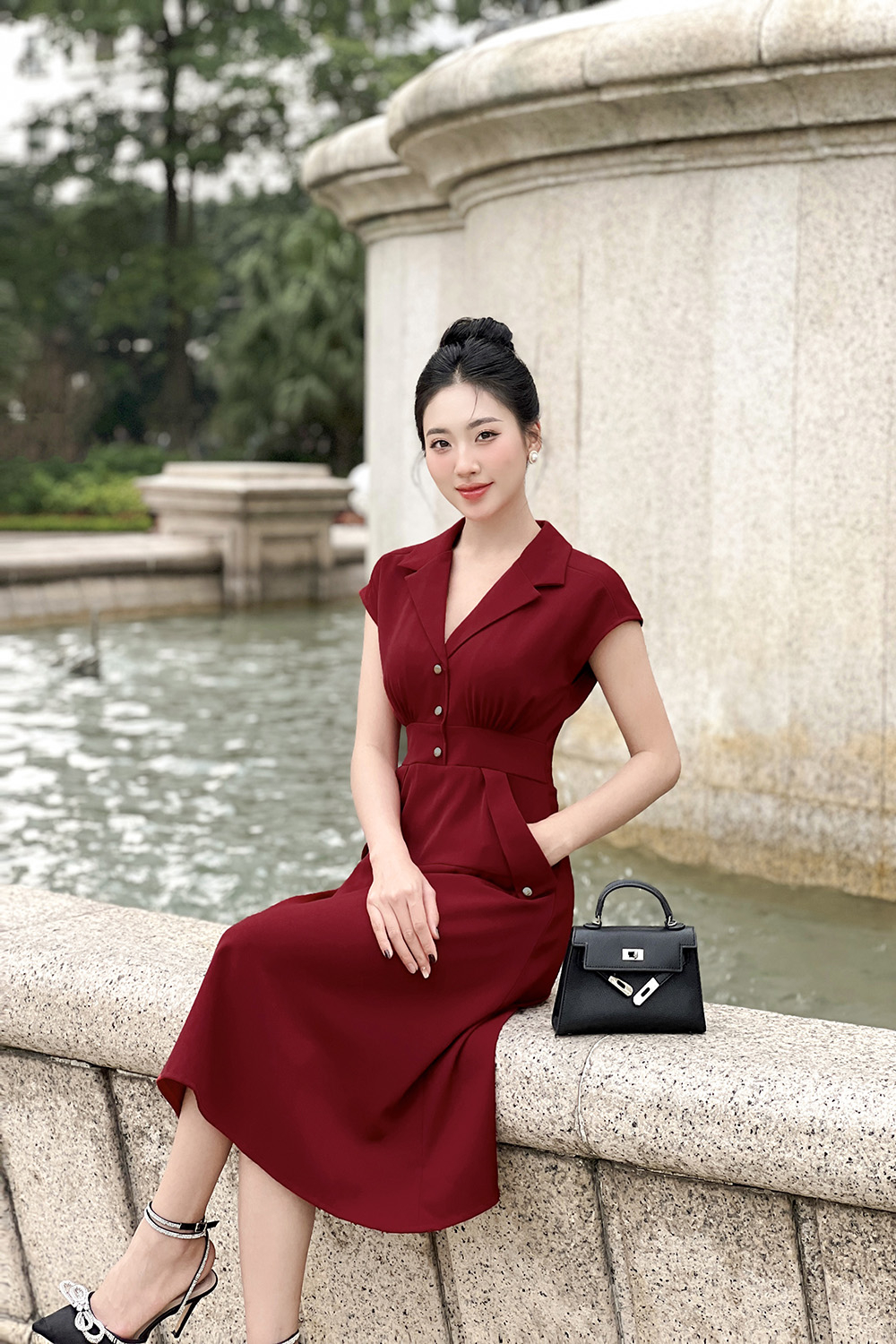 Đầm đỏ dáng xòe cổ đan tông