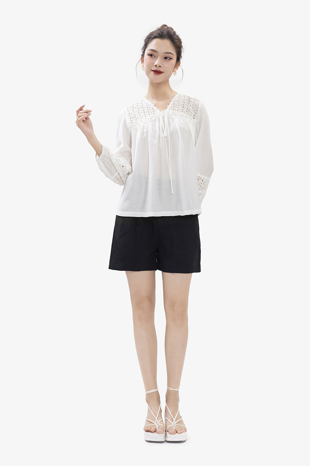 Quần short nữ màu đen hai túi xéo