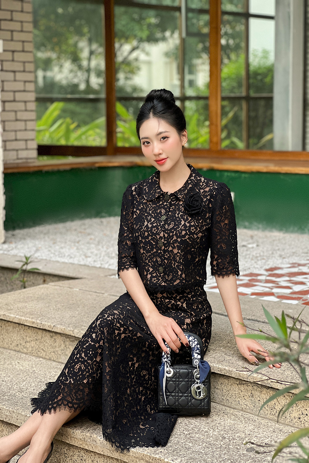 Áo ren đen tay lửng dáng ngắn