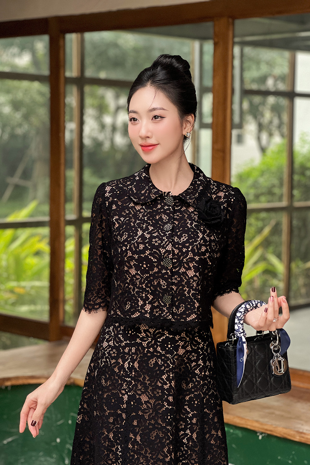 Áo ren đen tay lửng dáng ngắn