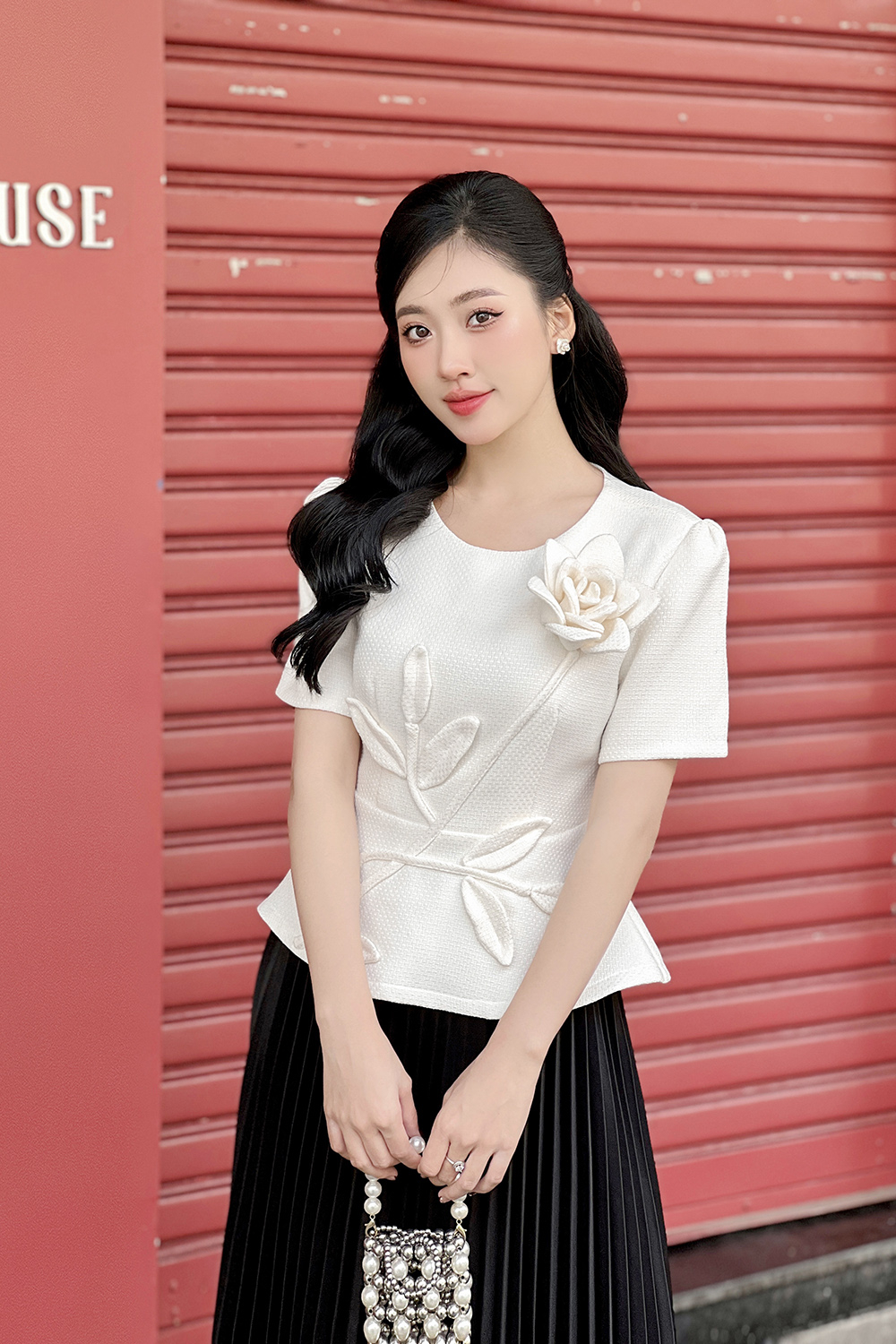 Áo peplum màu trắng phối hoa