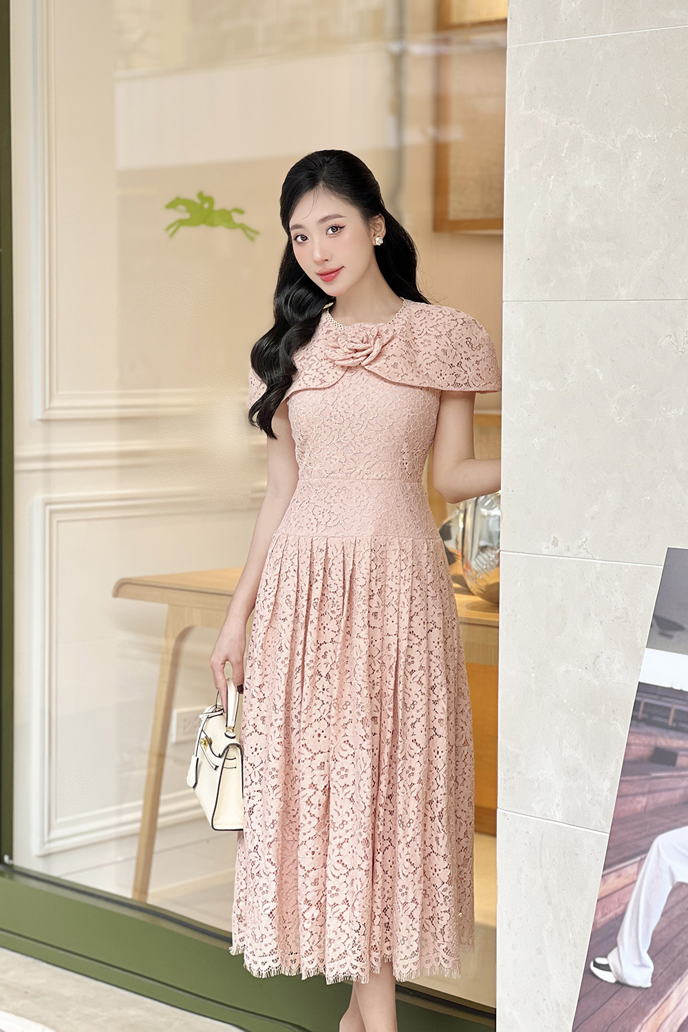 Đầm ren đi tiệc dáng dài xòe xếp ly đính hoa