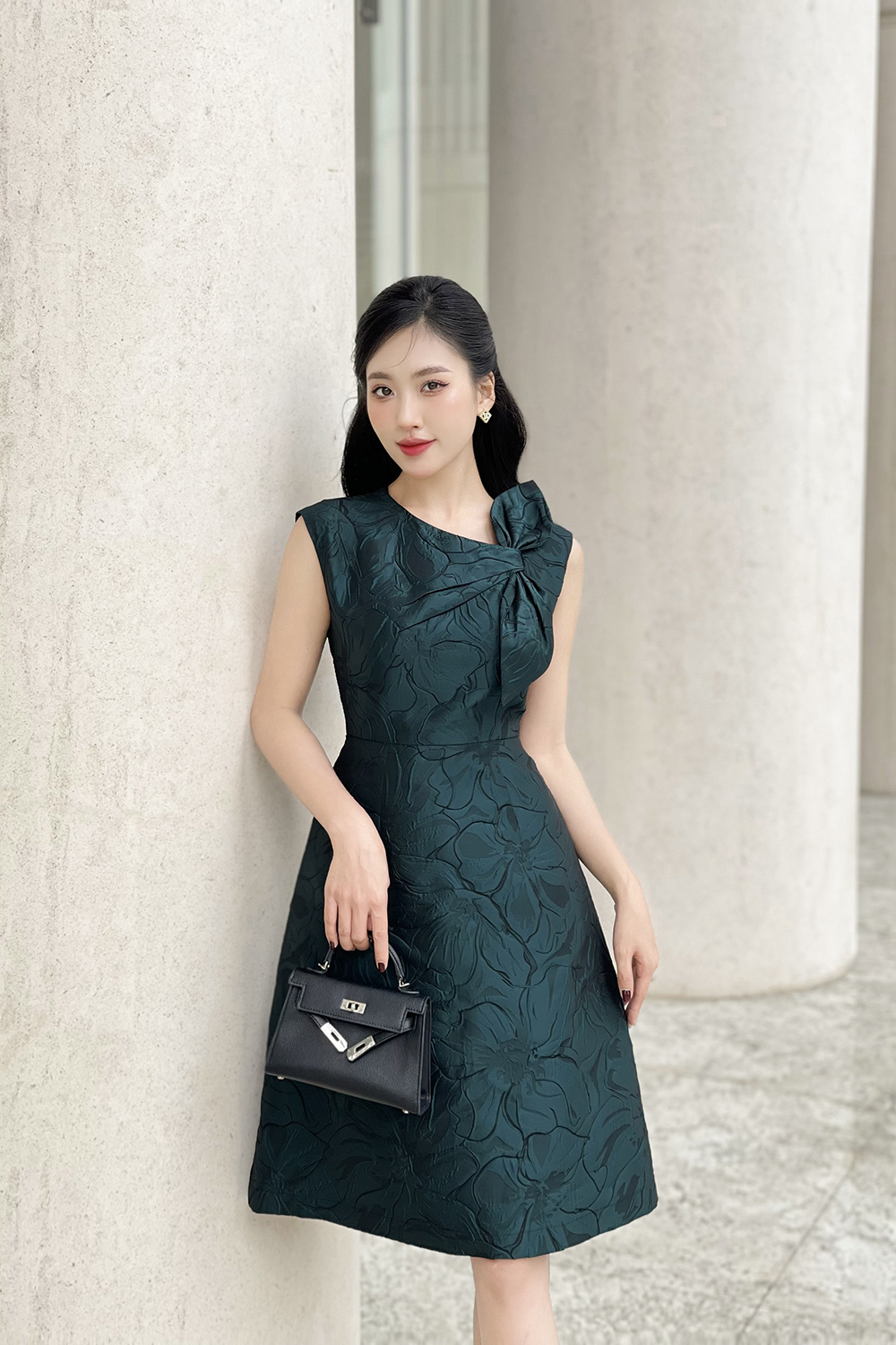 Đầm hoa tafta xanh dự tiệc dáng chữ a sát nách