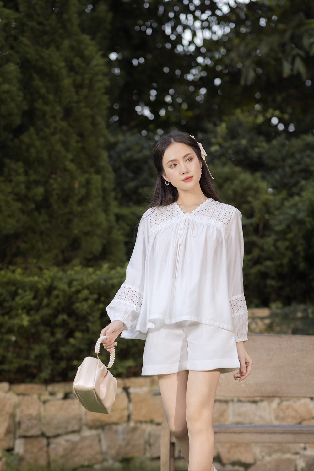 Quần short nữ màu trắng hai túi xéo