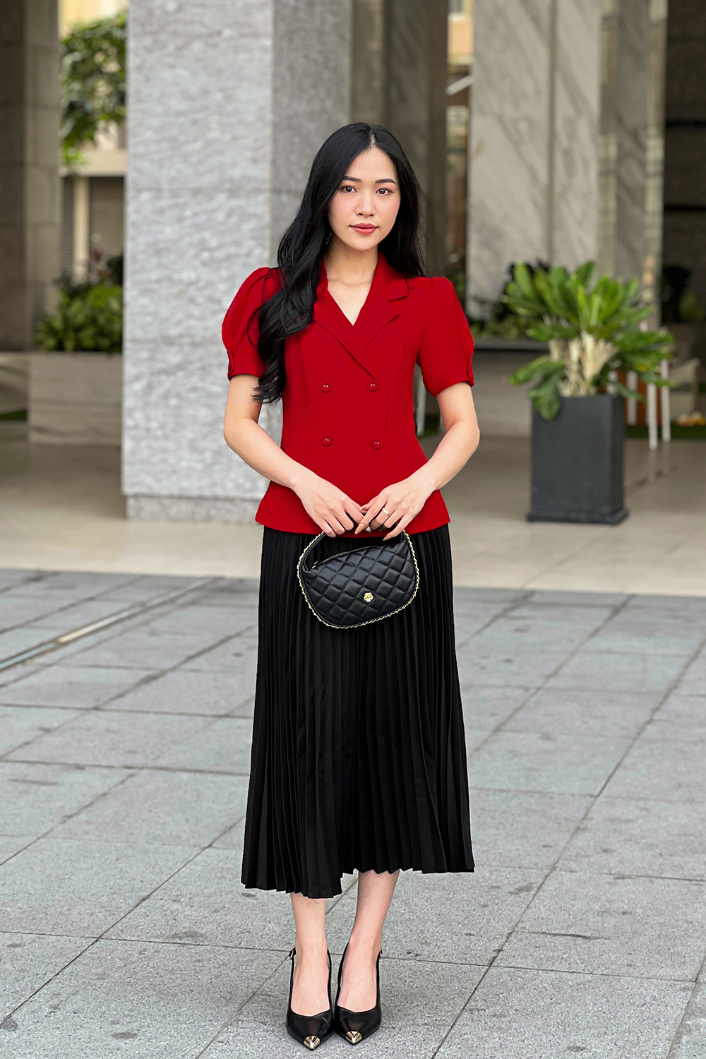 Áo kiểu nữ màu đỏ cổ đan tông phối nút