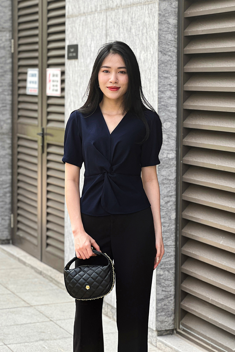 Áo kiểu công sở nữ màu xanh đen xoắn eo