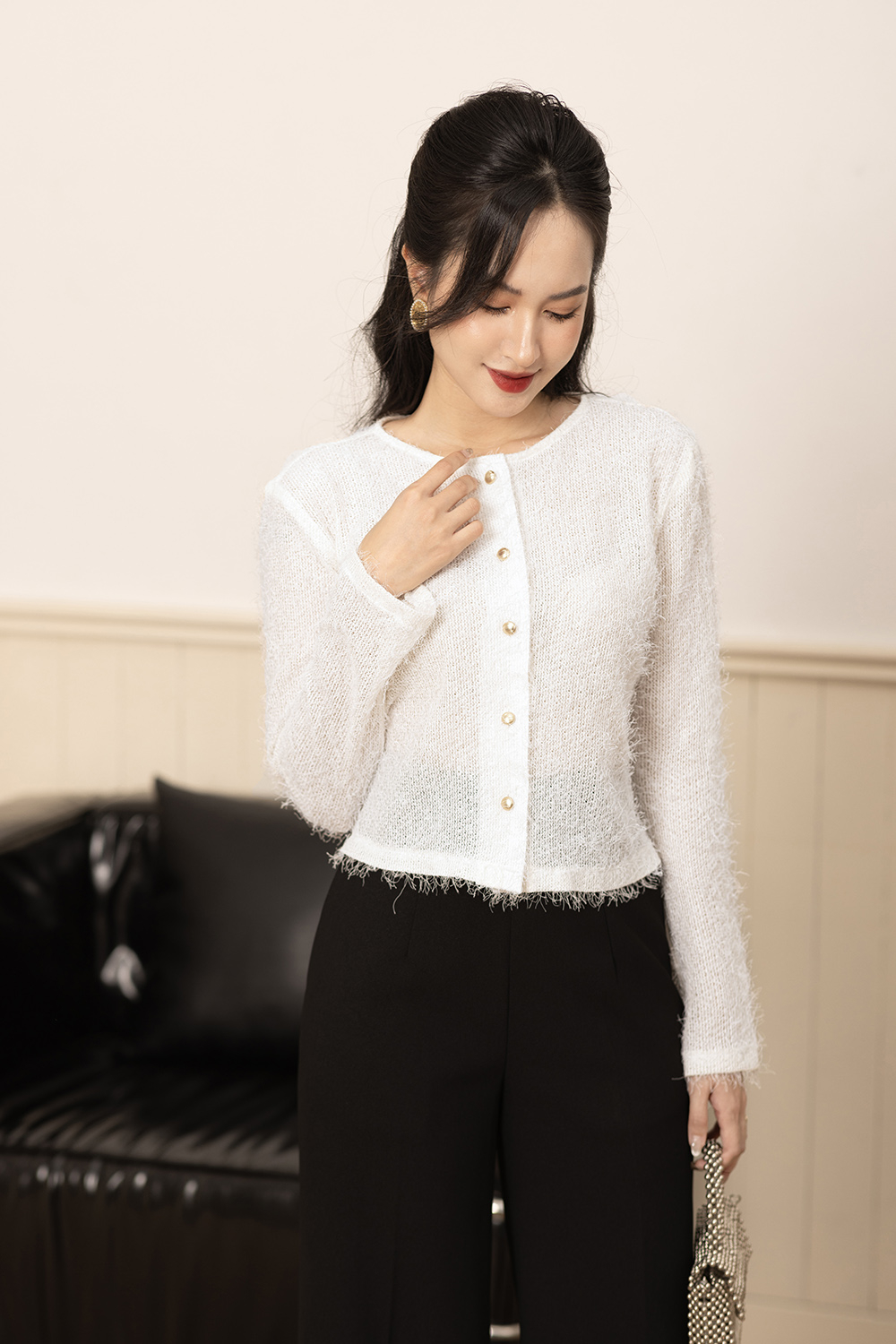 Áo len mỏng màu trắng cổ tròn