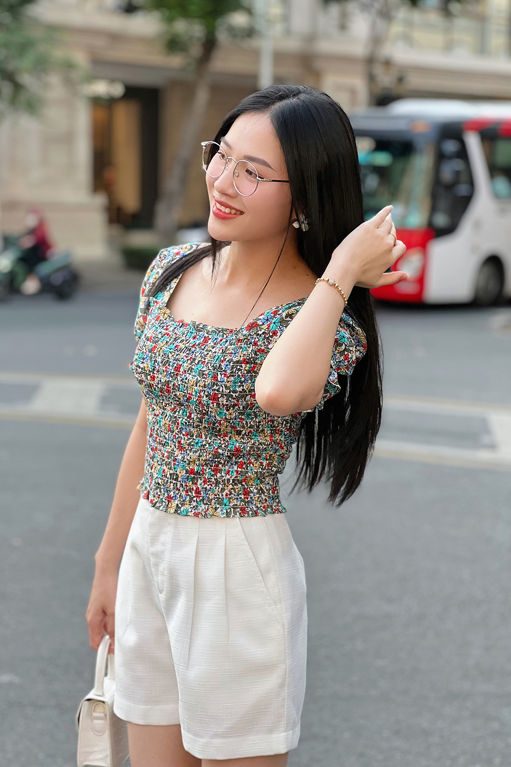 Áo croptop dáng ôm họa tiết hoa