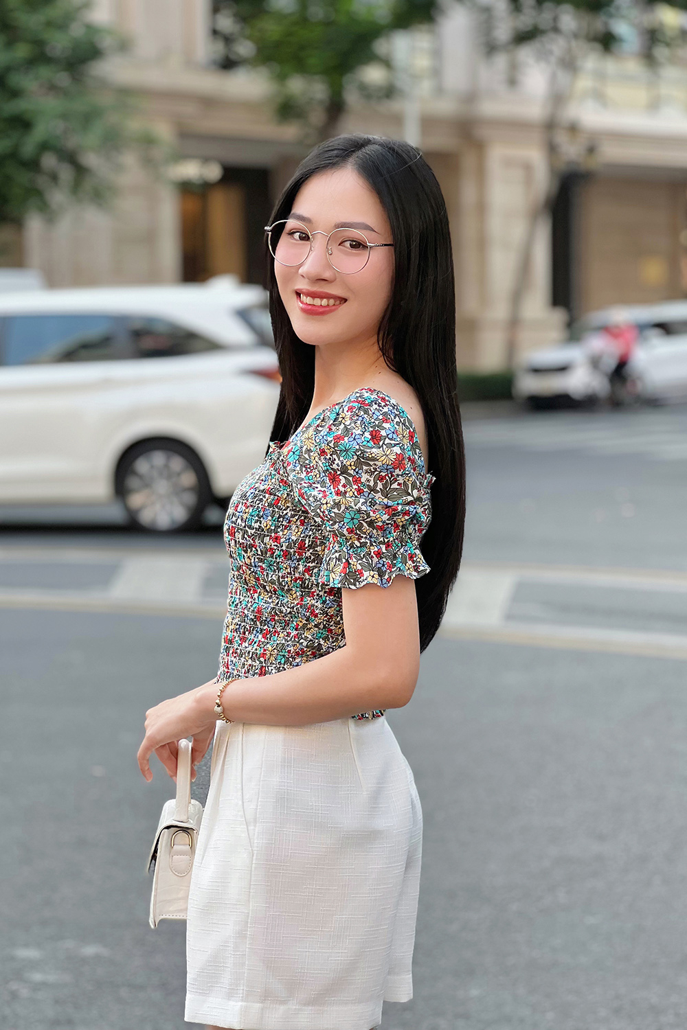 Áo croptop dáng ôm họa tiết hoa