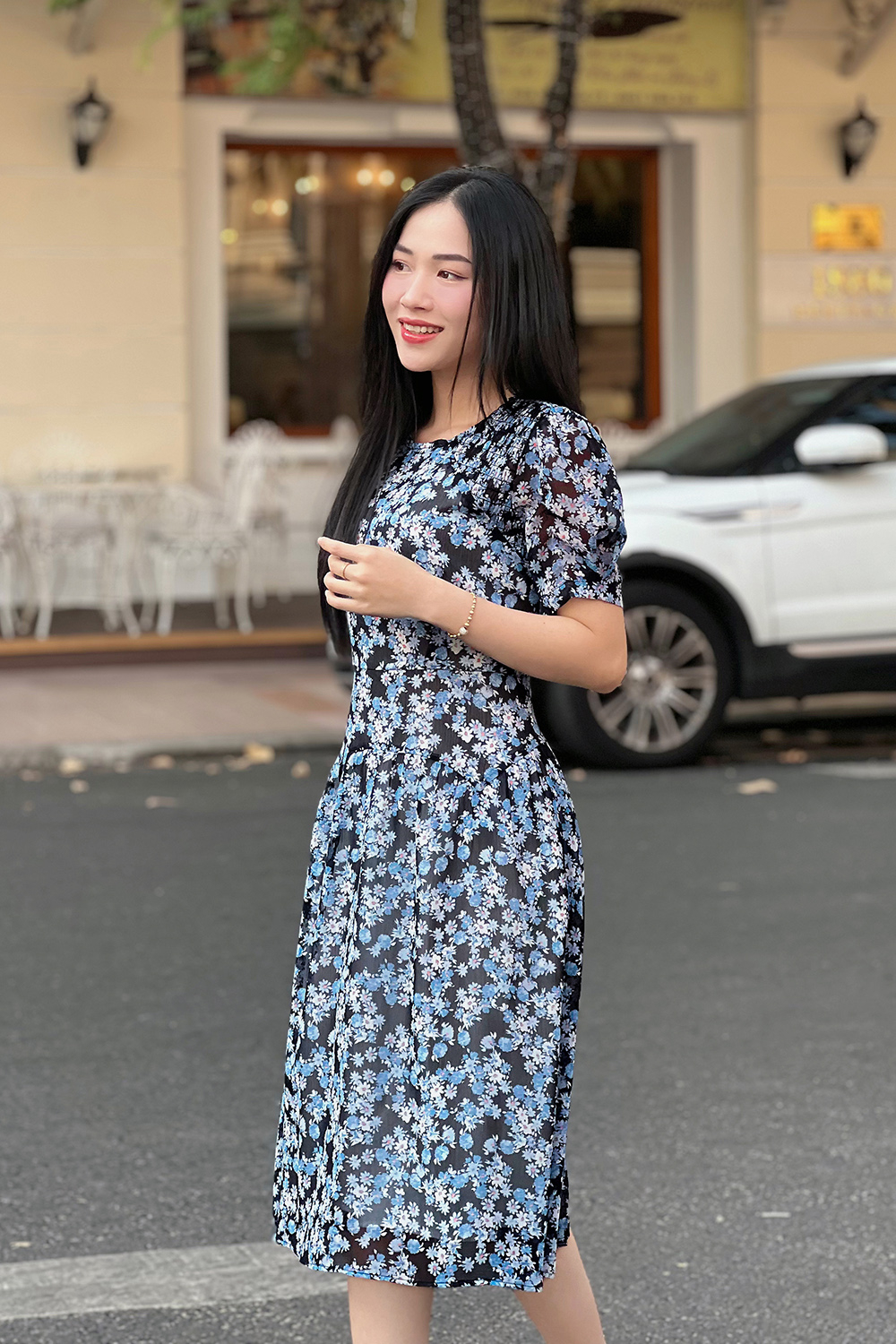 Đầm dáng xòe họa tiết hoa tay phồng