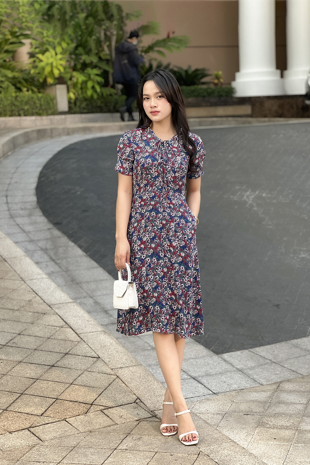 Đầm hoa dáng xòe cổ sen nhọn phối nơ KK162-36