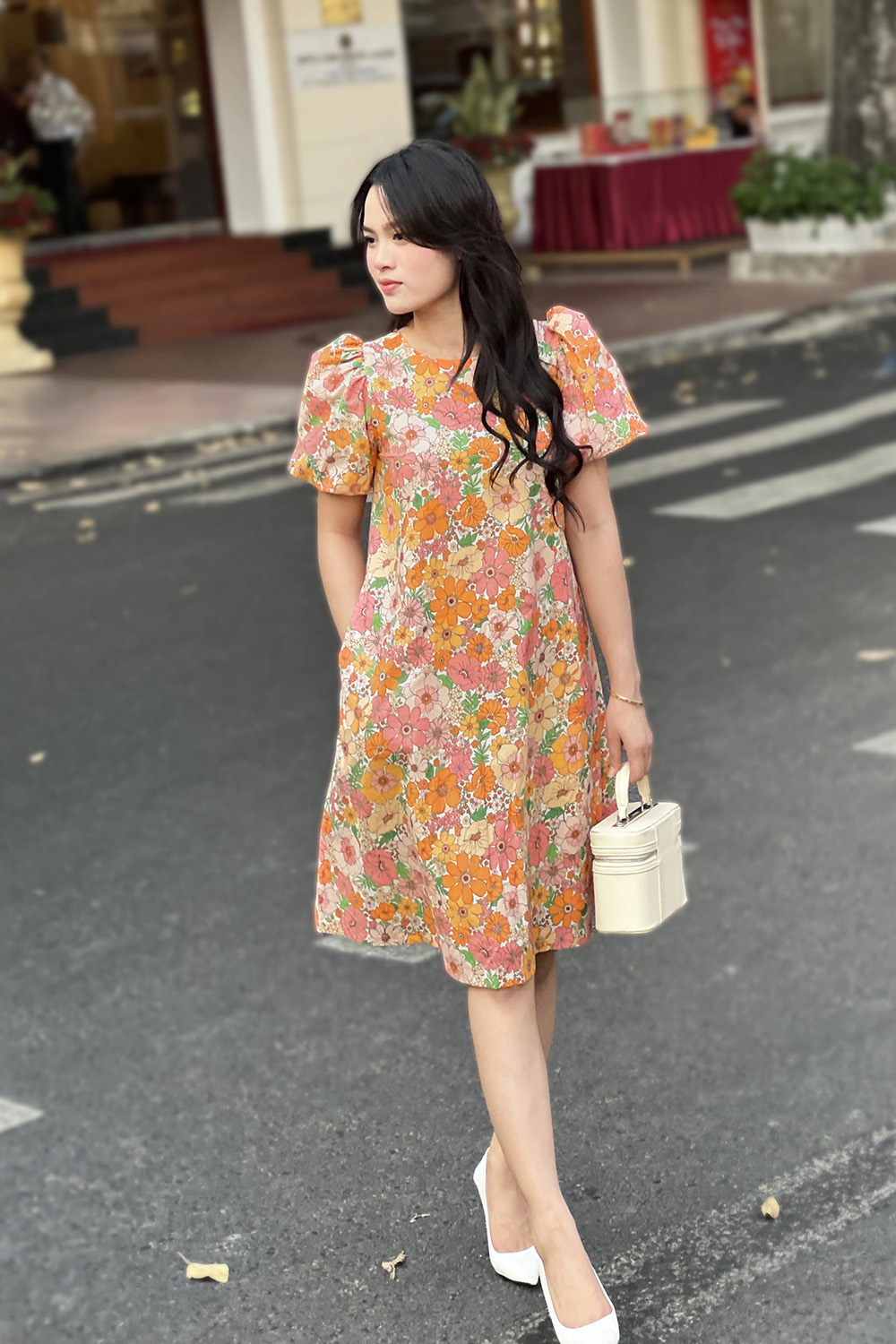 Đầm hoa dáng suông tay phồng cổ tròn