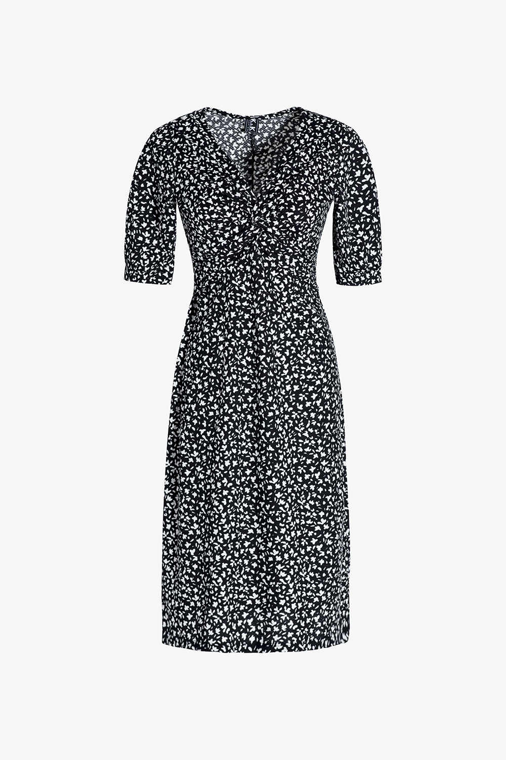 Đầm đen dáng a họa tiết hoa trắng cổ xoắn