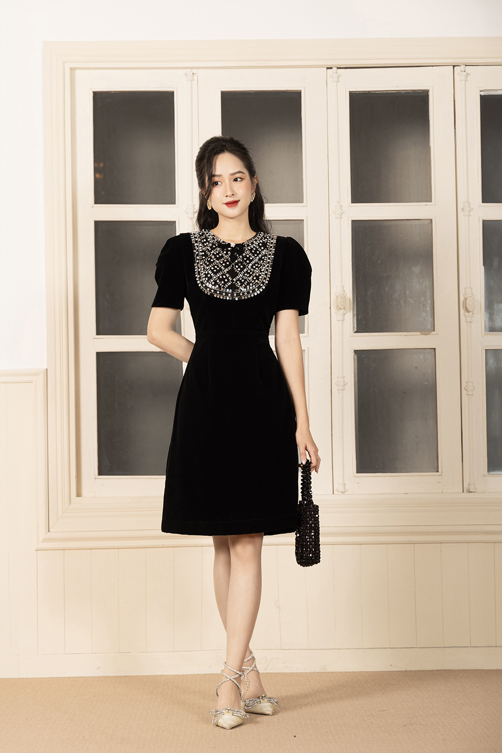 Đầm nhung màu đen cổ đắp chéo dáng ôm KK165-11 | Thời trang công sở K&K  Fashion