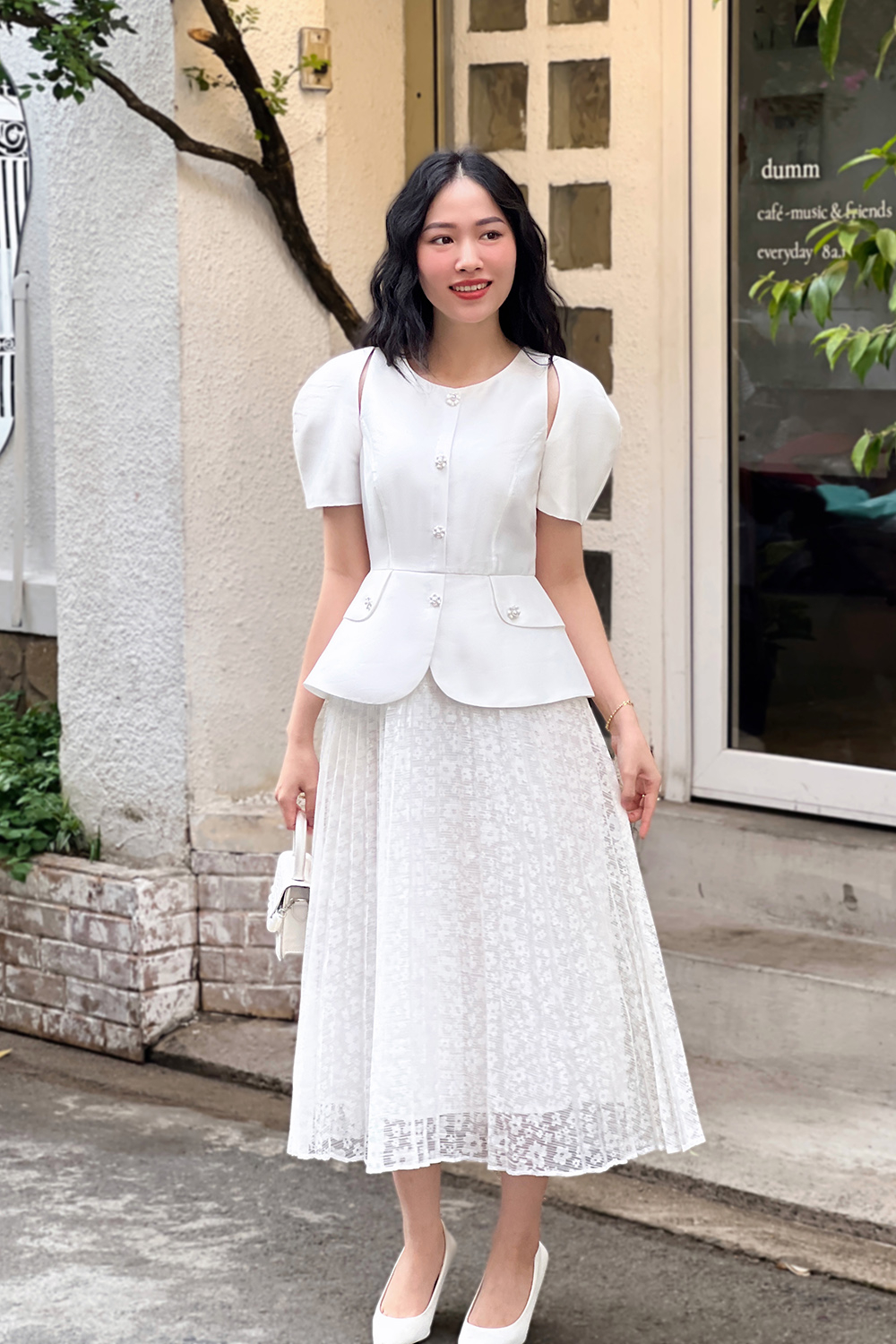 Đầm trắng peplum dáng xòe xếp ly