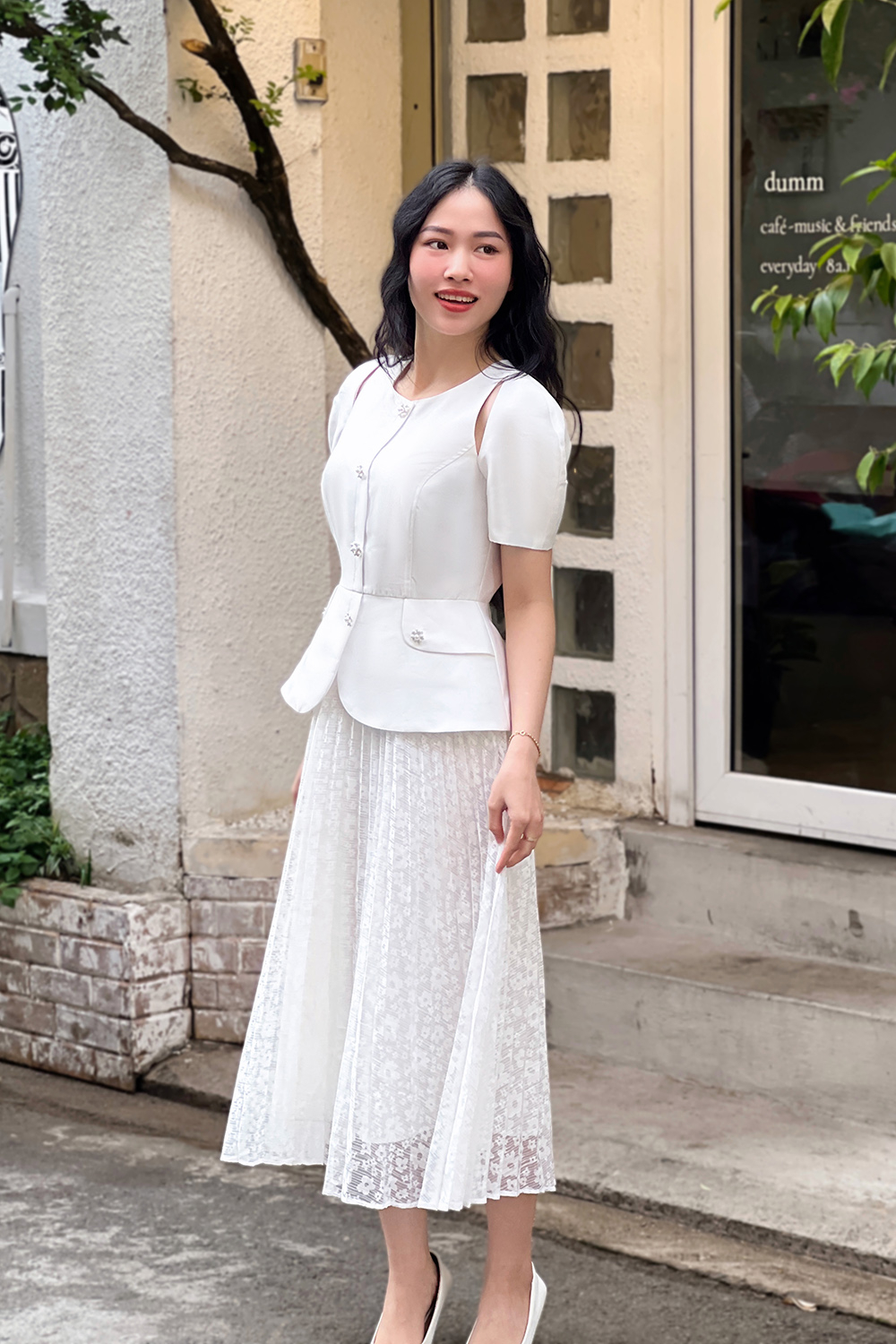 Đầm trắng peplum dáng xòe xếp ly