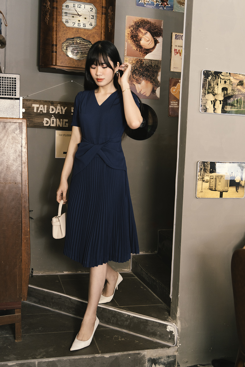 Đầm công sở xếp ly màu xanh cổ tim