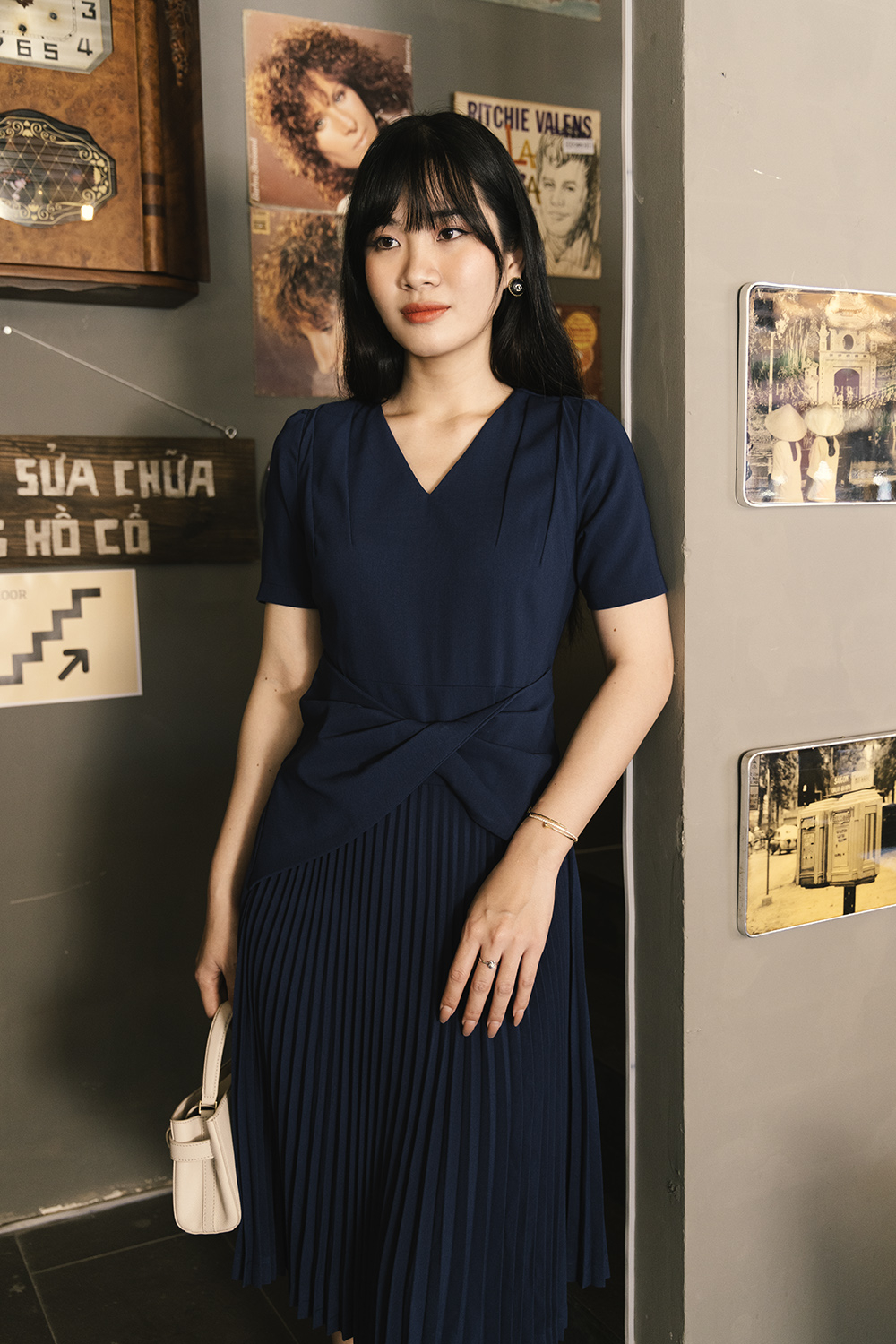 Đầm công sở xếp ly màu xanh cổ tim