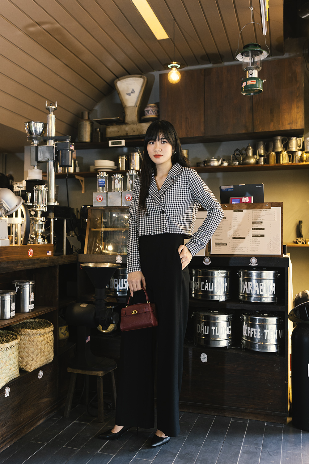 Áo kiểu nữ dáng ngắn họa tiết caro cổ đan tông