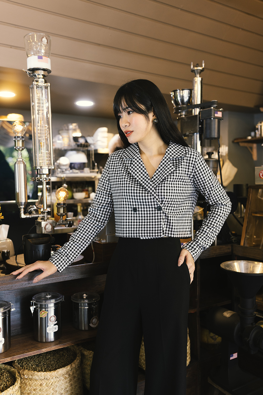 Áo kiểu nữ dáng ngắn họa tiết caro cổ đan tông