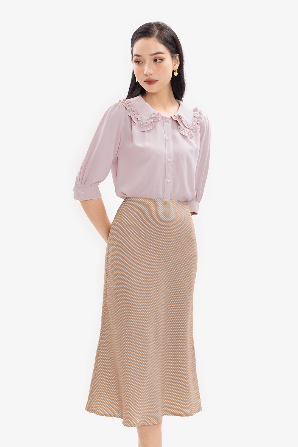 Áo sơ mi hồng cổ sen viền bèo tay lửng