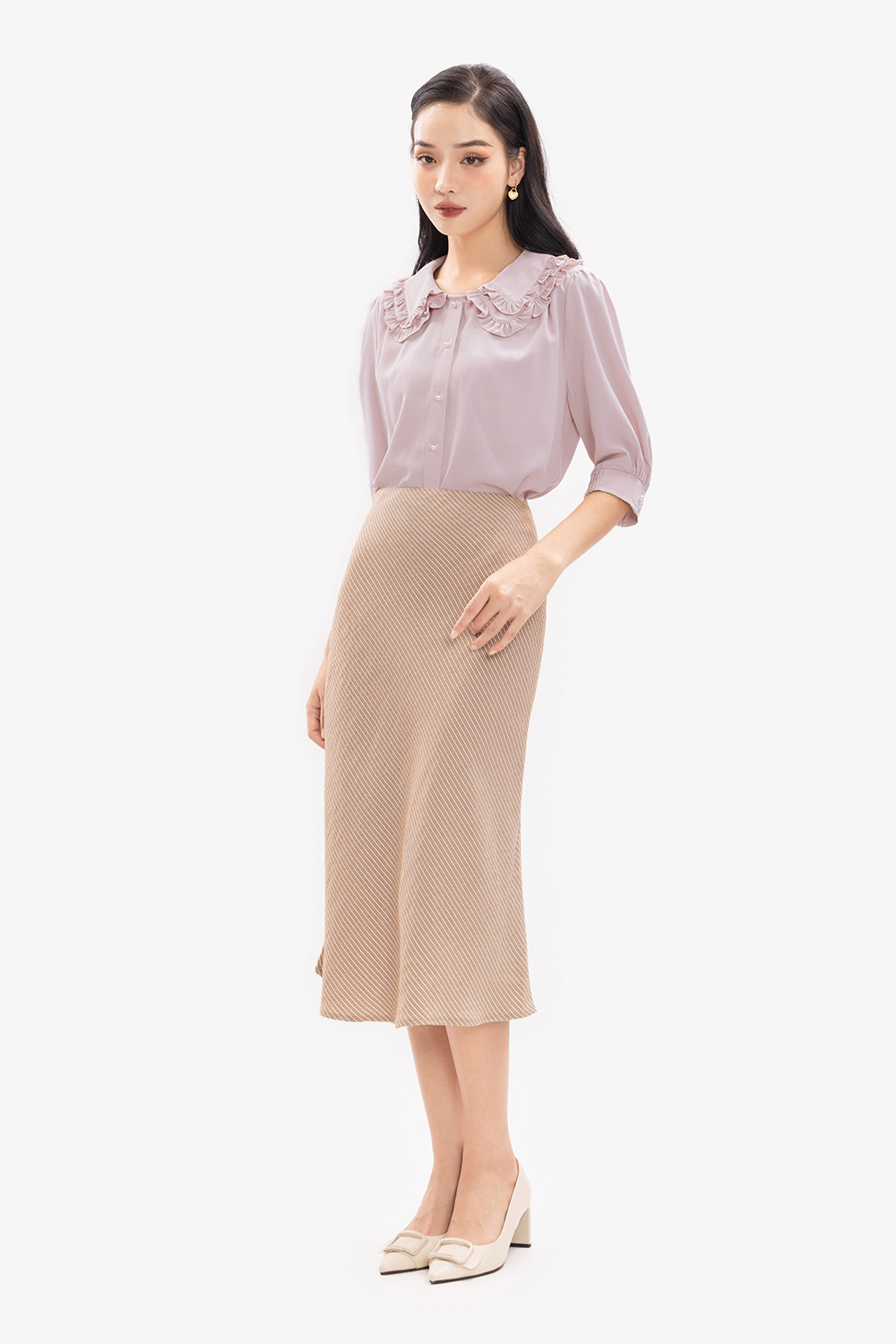 Áo sơ mi hồng cổ sen viền bèo tay lửng