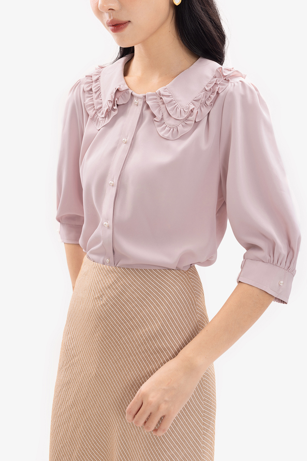 Áo sơ mi hồng cổ sen viền bèo tay lửng