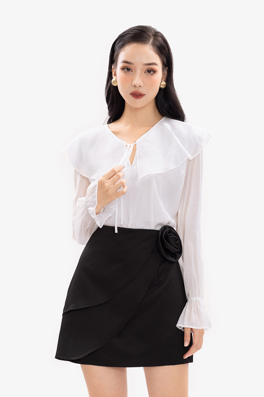 Áo kiểu nữ màu trắng phối bèo