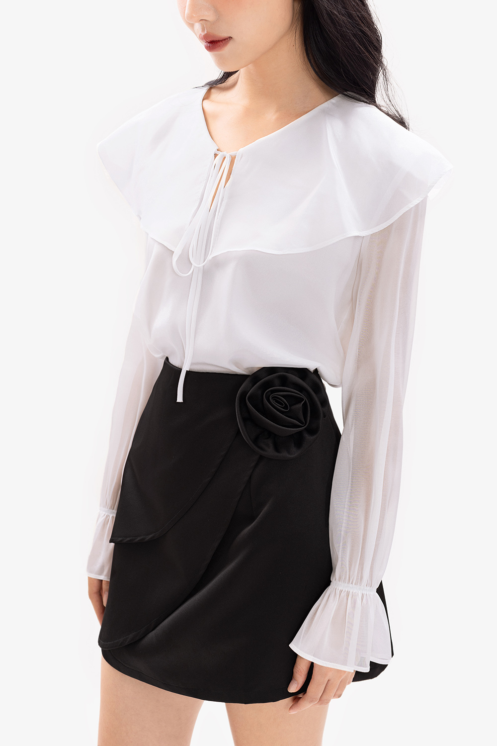 Áo kiểu nữ màu trắng phối bèo