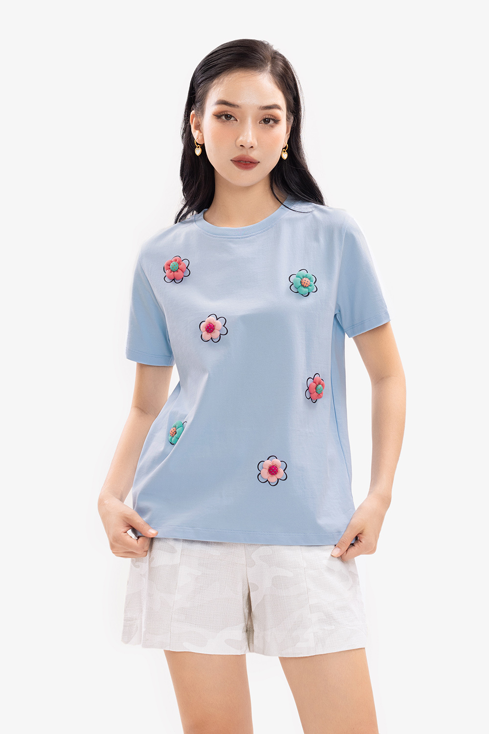 Áo thun nữ màu xanh đính hoa nổi