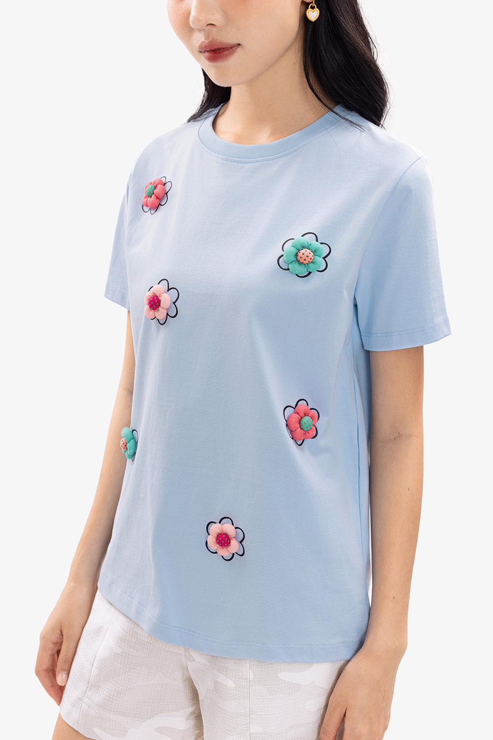Áo thun nữ màu xanh đính hoa nổi