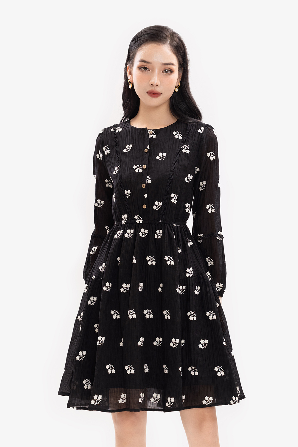 Đầm xòe họa tiết hoa thêu cổ tròn
