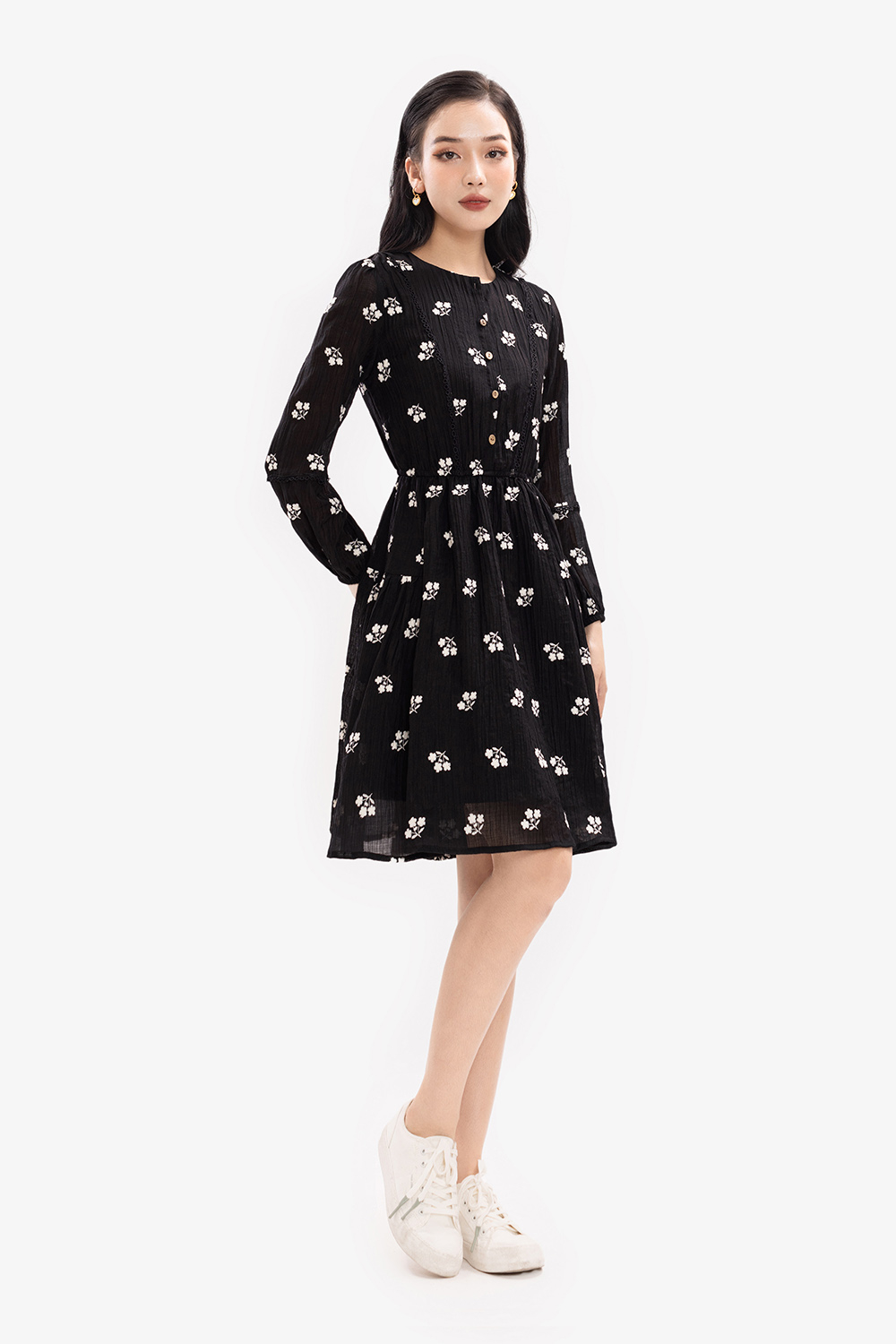 Đầm xòe họa tiết hoa thêu cổ tròn