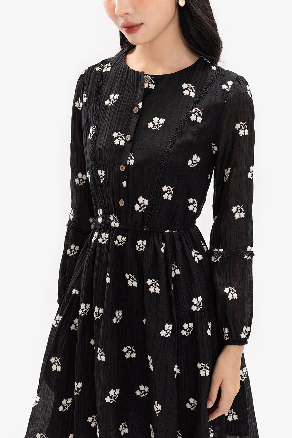 Đầm xòe họa tiết hoa thêu cổ tròn