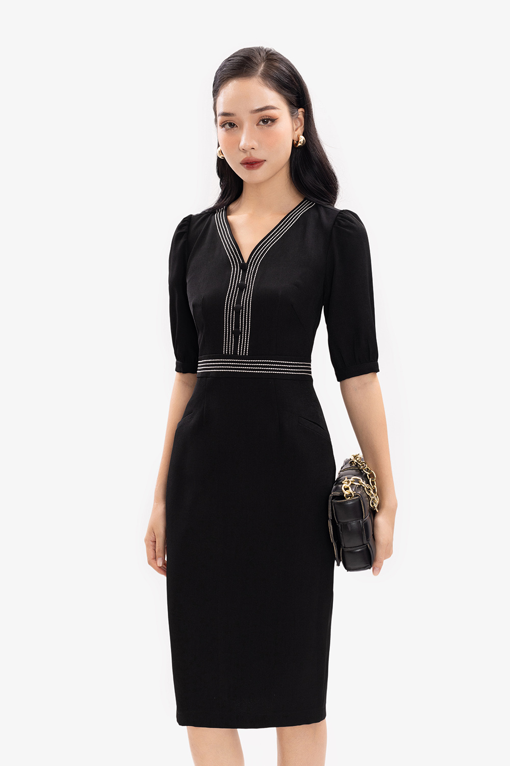 Đầm đen ôm body viền chỉ