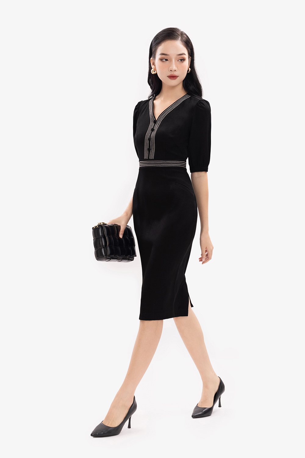 Đầm đen ôm body viền chỉ