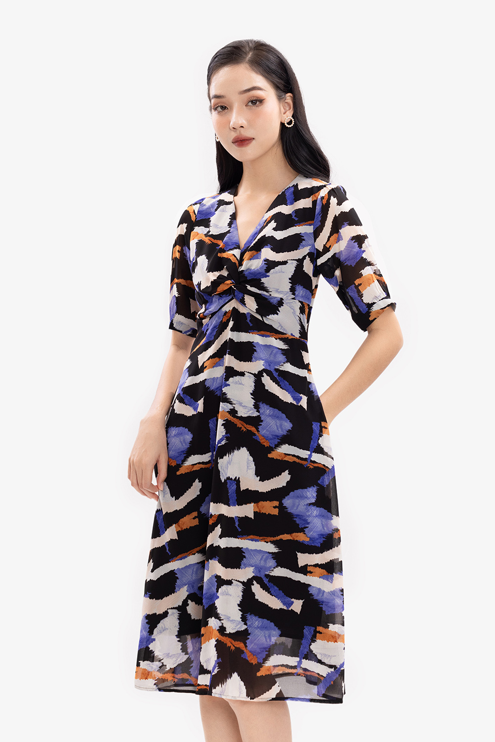 Đầm chữ A họa tiết xoắn eo tay lỡ