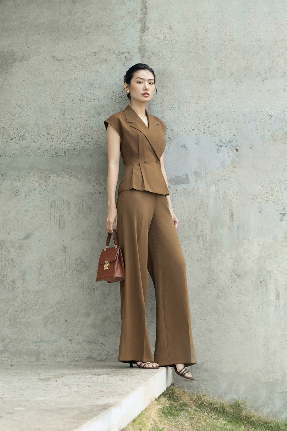 Quần công sở ống suông lưng cao màu nâu