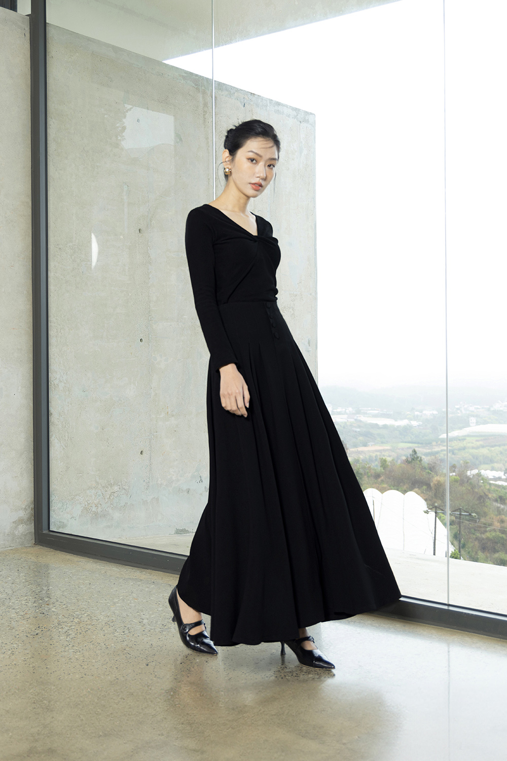 Chân váy đen xếp ly dáng dài