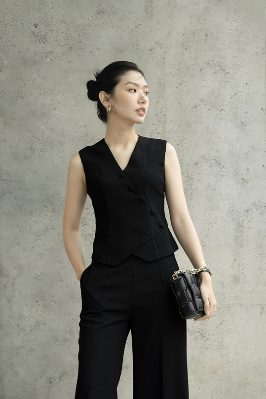 Áo gile đen đắp chéo phối nút ASM18-06