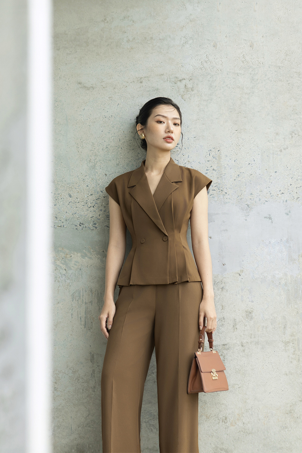 Áo kiểu công sở nữ màu nâu cổ đan tông