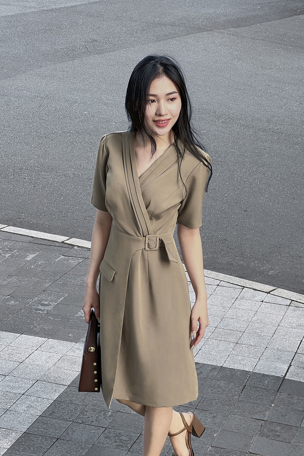 Đầm công sở chữ A màu nâu đắp chéo