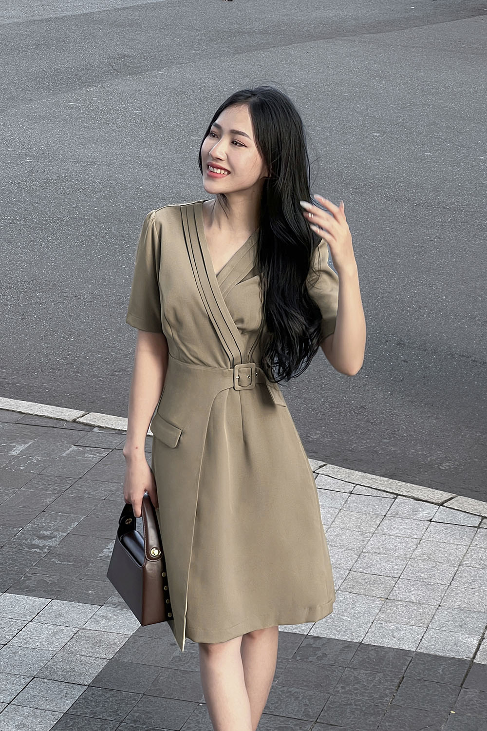 Đầm công sở chữ A màu nâu đắp chéo